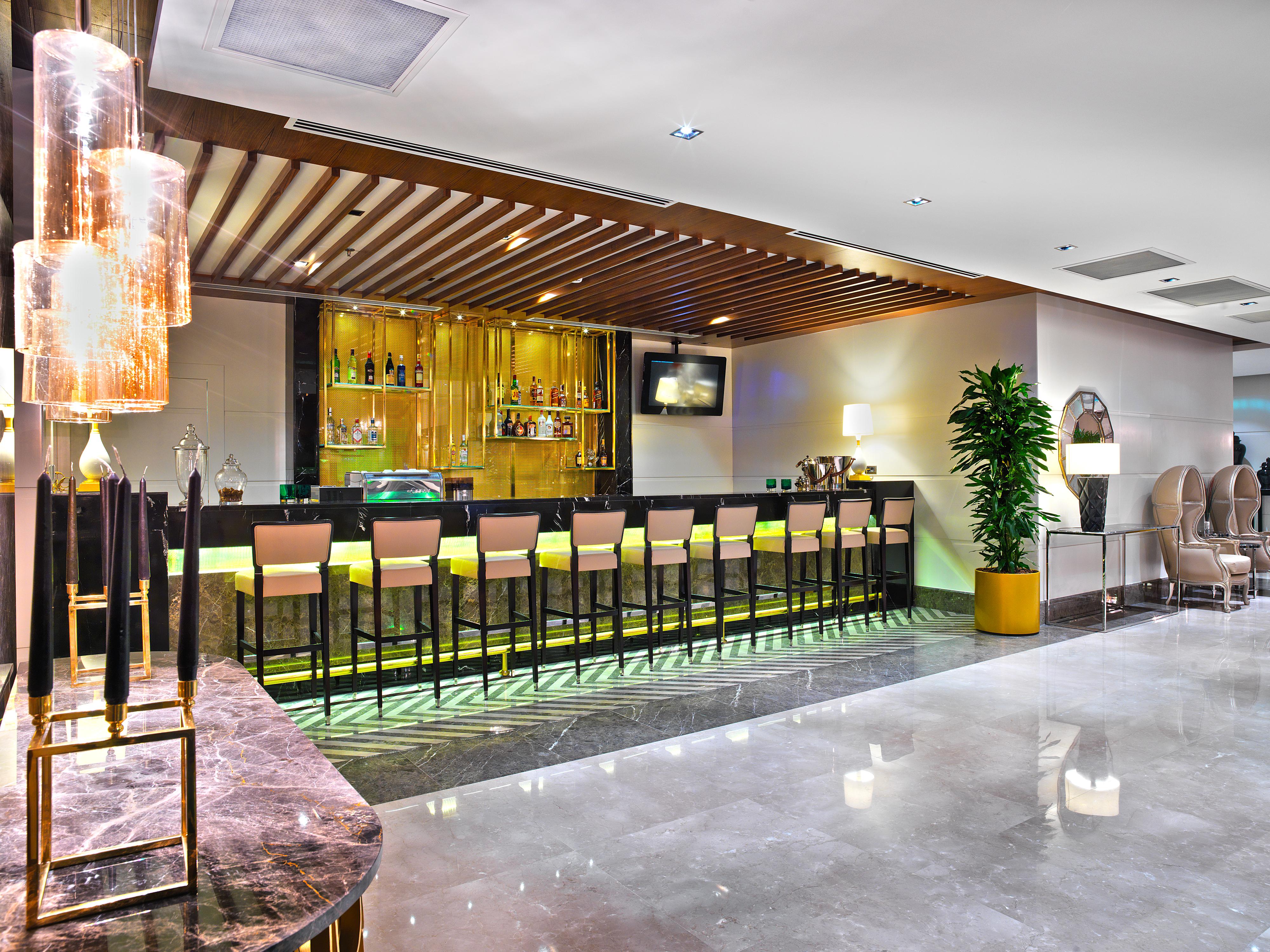 Mercure Istanbul Bomonti Exterior foto The bar at the lounge