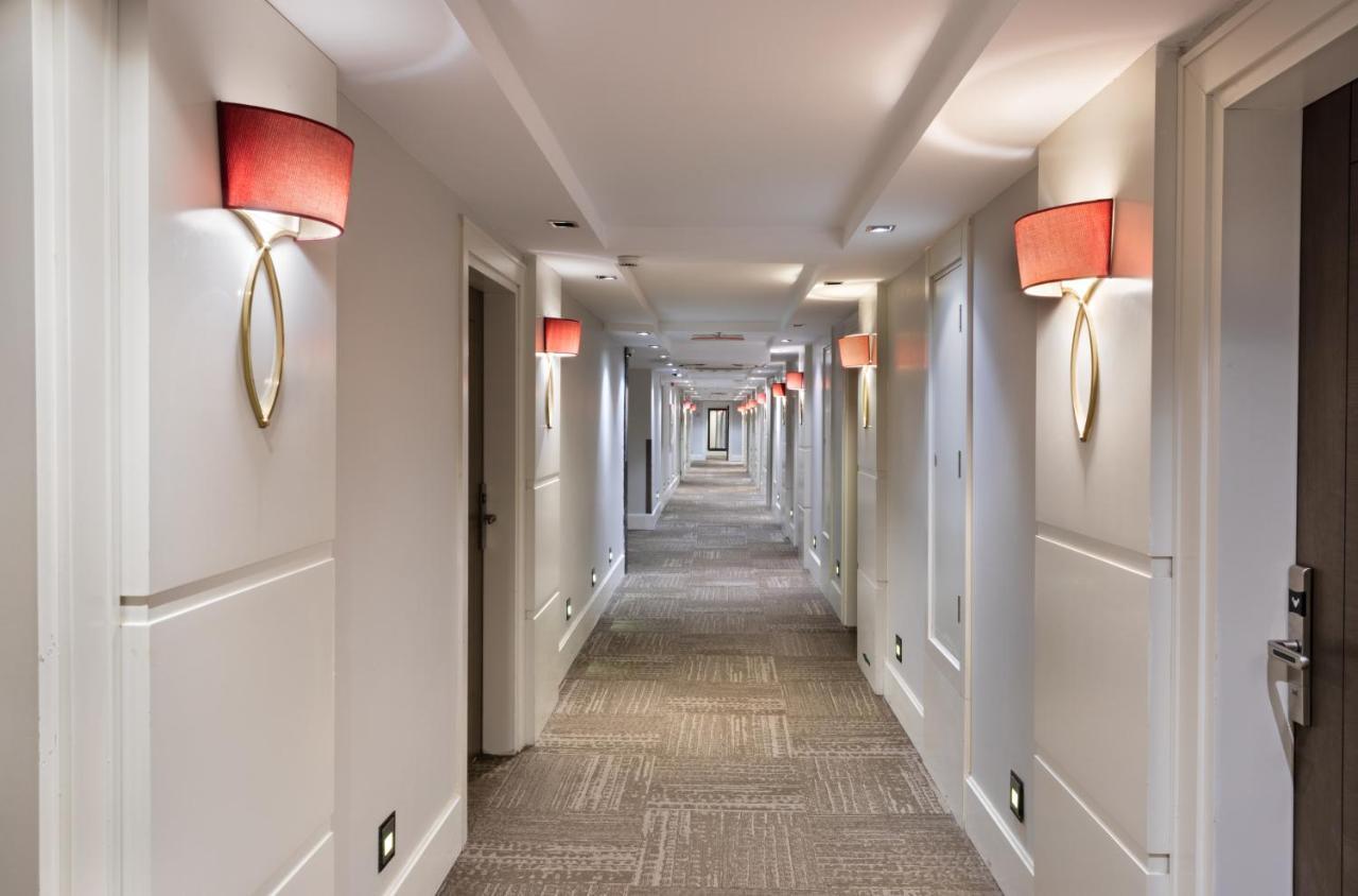 Mercure Istanbul Bomonti Exterior foto A corridor at the hotel