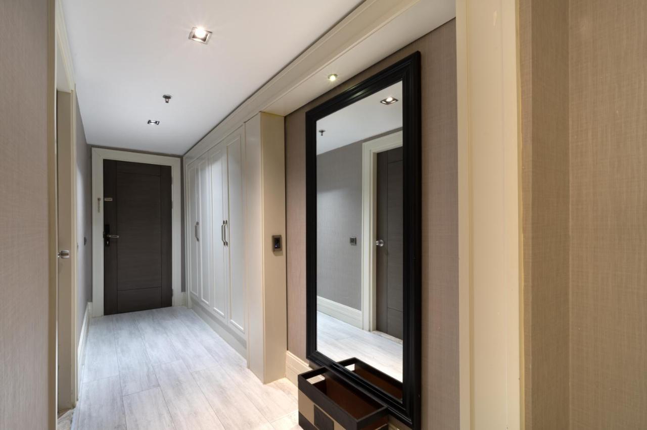 Mercure Istanbul Bomonti Exterior foto A mirror in a hallway