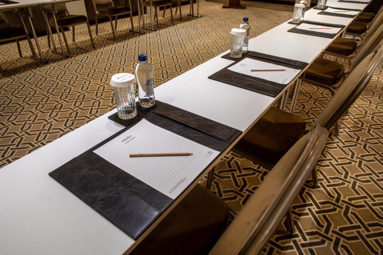 Mercure Istanbul Bomonti Exterior foto A meeting room at the hotel