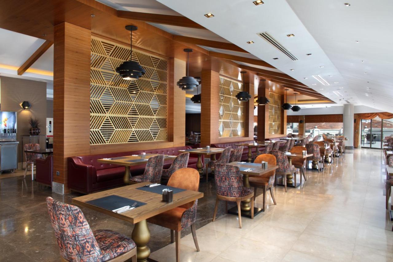 Mercure Istanbul Bomonti Exterior foto The restaurant
