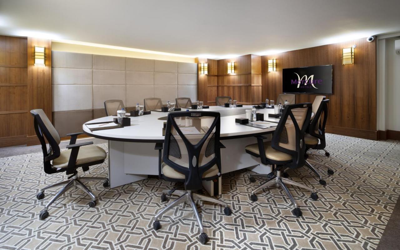 Mercure Istanbul Bomonti Exterior foto A meeting room at the hotel