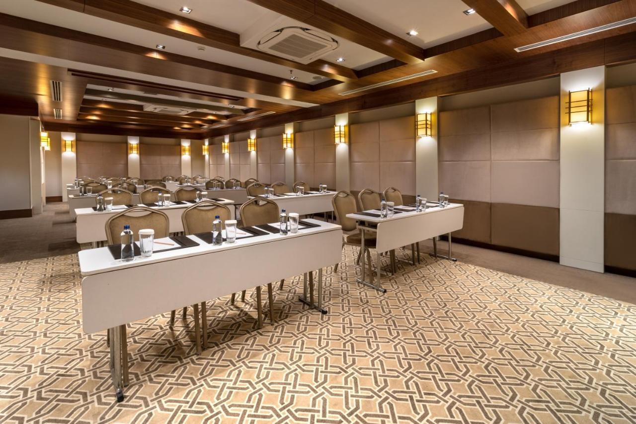 Mercure Istanbul Bomonti Exterior foto Meeting room